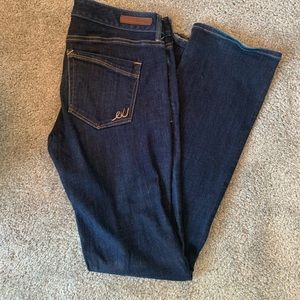 Express Low Rise Barely Boot Jeans. Size 8